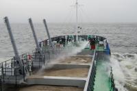 Ground-lifting self-propelled scow 