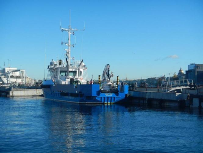 Pilot boat with ice reinforcement 