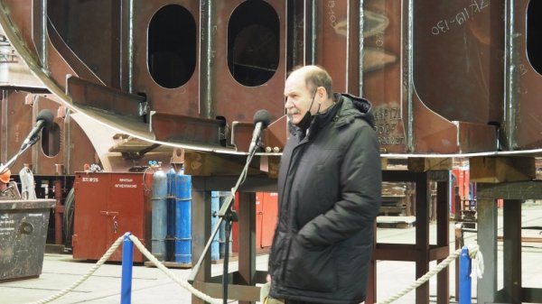 На Онежском судостроительно-судоремонтном заводе заложен киль седьмого краболова-живовоза для ГК «Русский Краб»